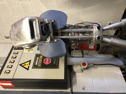Robot dans un laboratoire